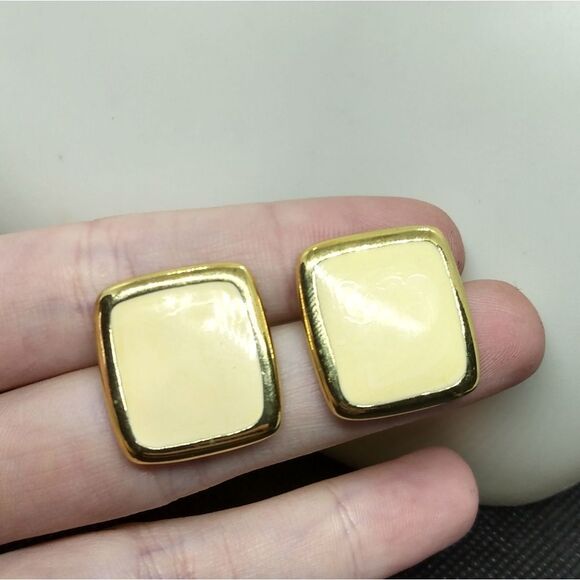 Square cream vintage earrings - Picture 1 of 3